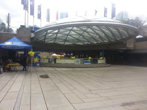 A context-sensitive public space in Vancouver's downtown with an awning to ensure a dry space; Photo credit: Rachel Lindt